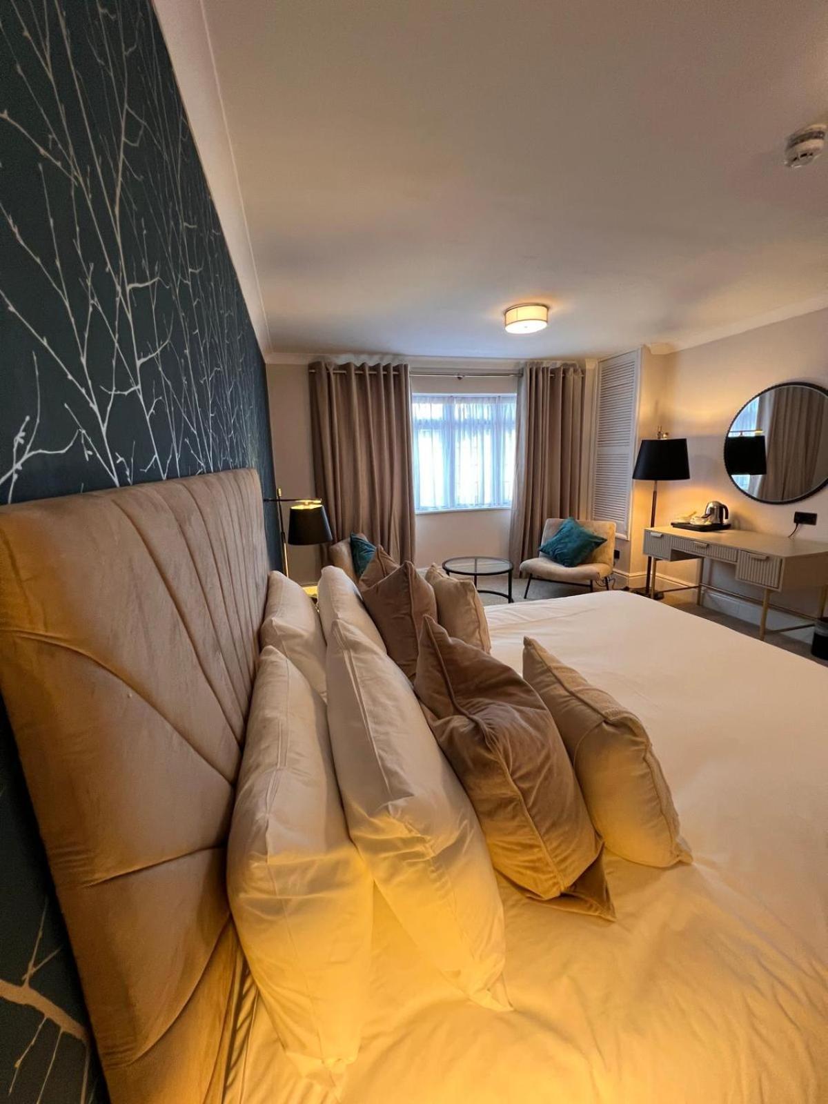The Diplomat Hotel Restaurant & Spa Ланели Екстериор снимка