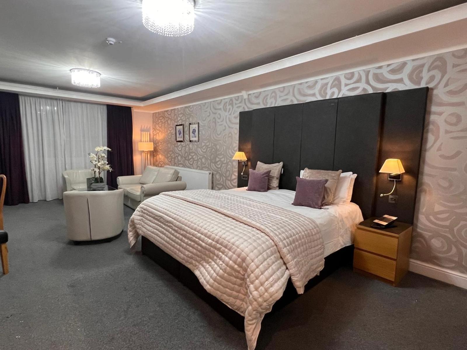 The Diplomat Hotel Restaurant & Spa Ланели Екстериор снимка